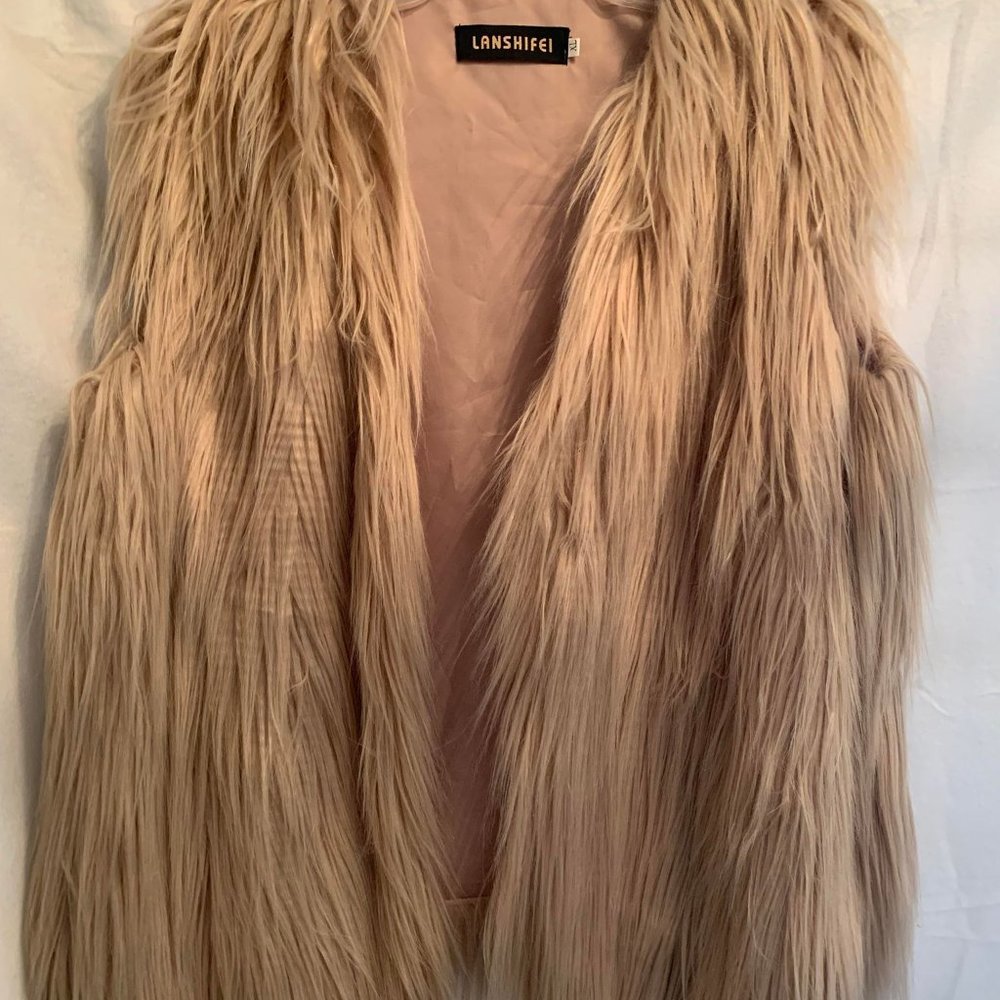 EUC Lanshifei Faux Fur Vest Size XL